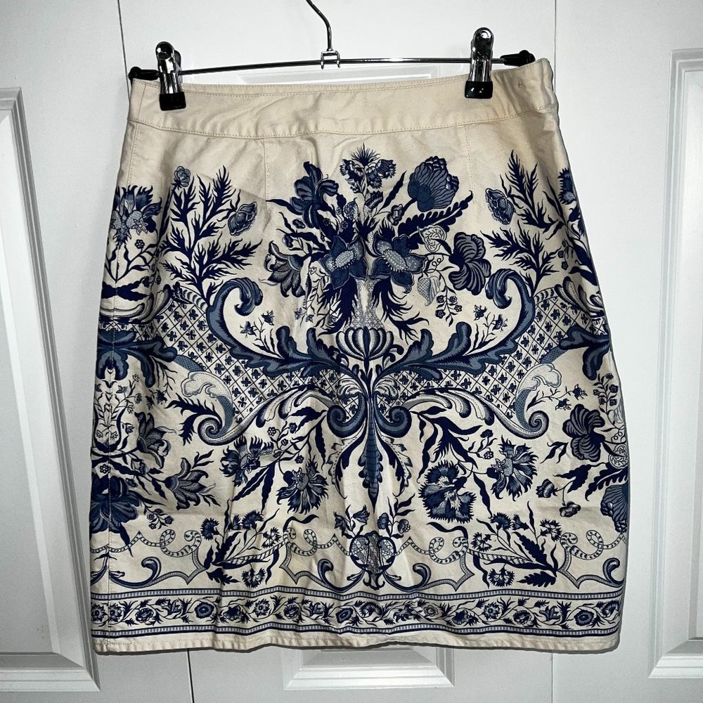Ladies Liz Claiborne Size 6 Mid Skirt Tan with Blue Intricate Pattern